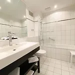 Ξενοδοχείο Strandhotel Miramar 4*
