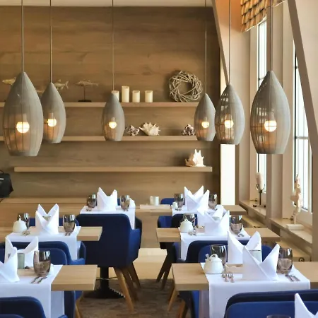 Strandhotel Miramar Szálloda